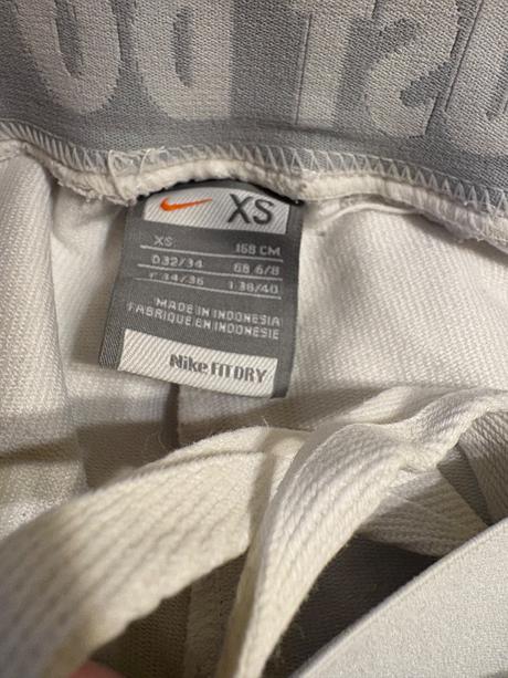 Tristvrtove kratasy xs, nike,xs