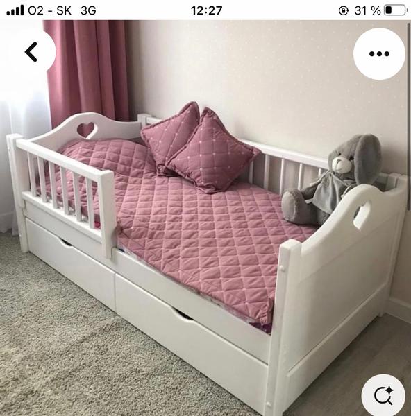 Kde nájsť výrobcu bielej detskej postele na mieru?