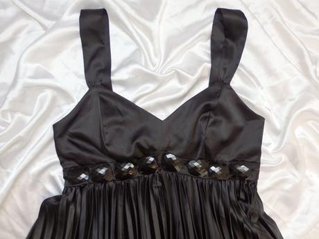 Kvalitne velmi pekne saty na slavnost, 36