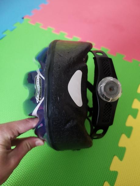 Cyklistická prilba, s