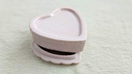 Malá porcelánová krabička v tvare srdca,