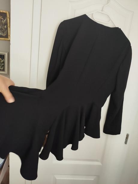 Zara zaujímavé sako vzadu s volanom, zara,l