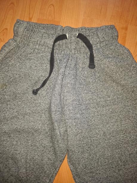 Chlapčenske teplaky, 146