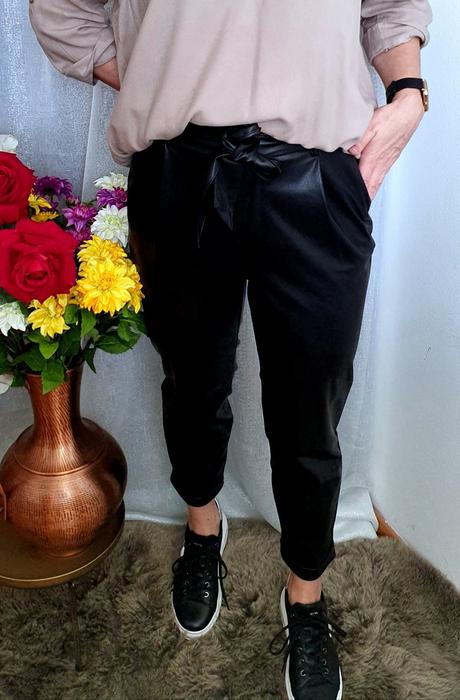 Elegantné koženkové nohavice do pása, 36