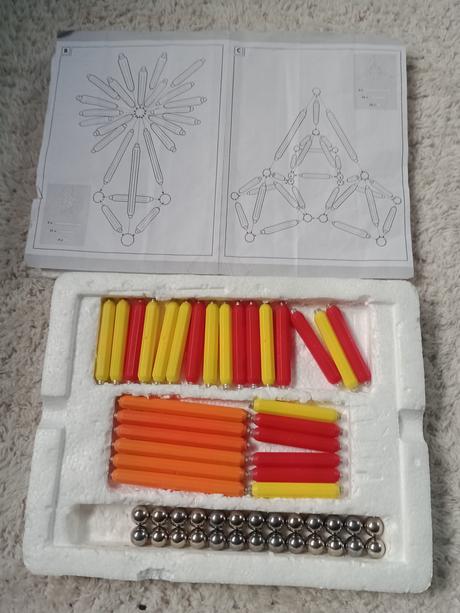 Stavebnica magnetická,