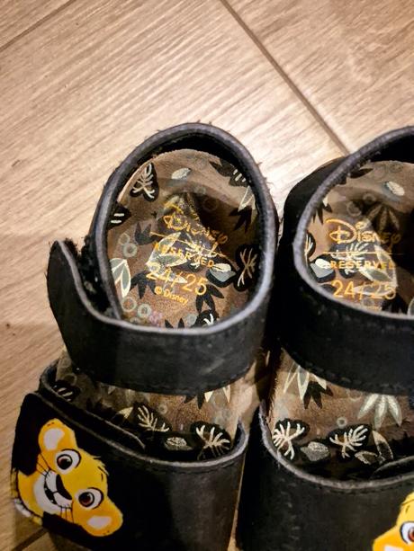 Sandalky, reserved,24