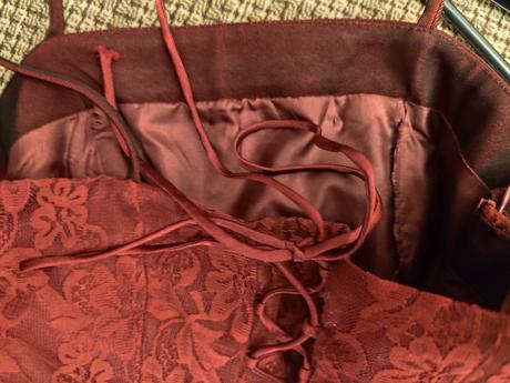 Slávnostnejší bordový štvorkostým annis juzina, 38