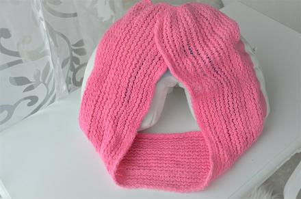 Ružový pletený šál, 
