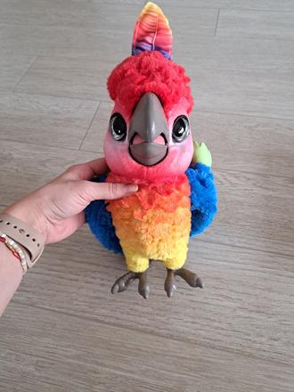 Furreal papagaj,