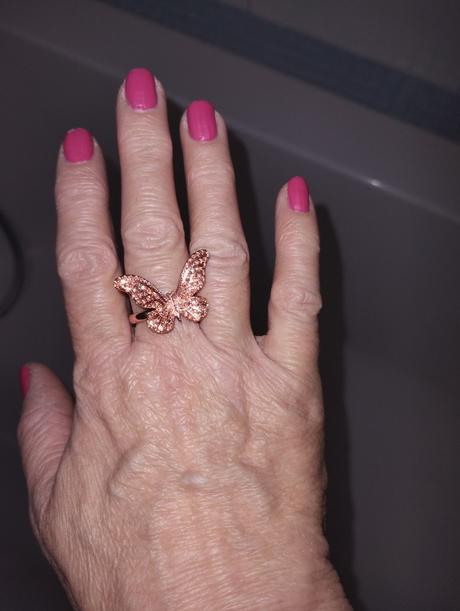 Motýlikový regulovateľný prsteň,