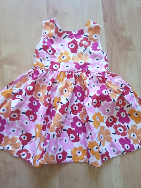 Krásne šaty top stav, zip zap,80