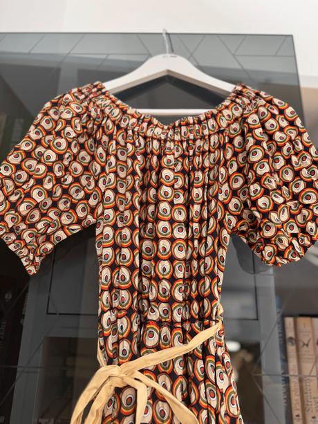 Lahke letne saty v krasnych farbach, 38