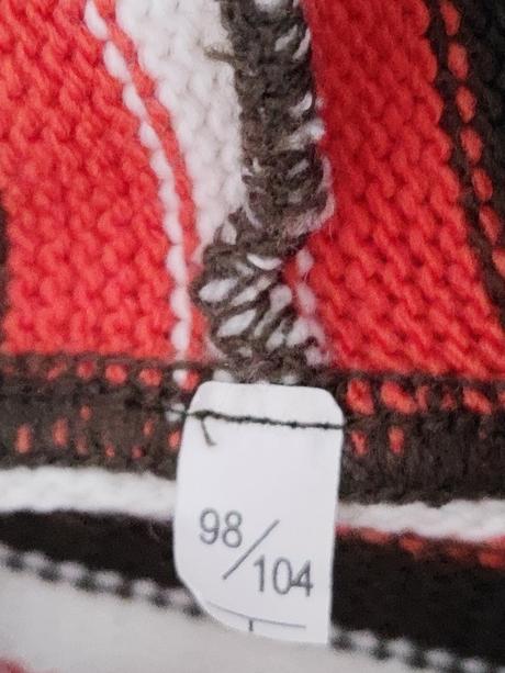Svetrík s kapucňou, 98