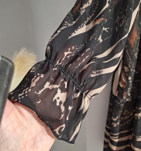 Šaty so zvieracím vzorom, l