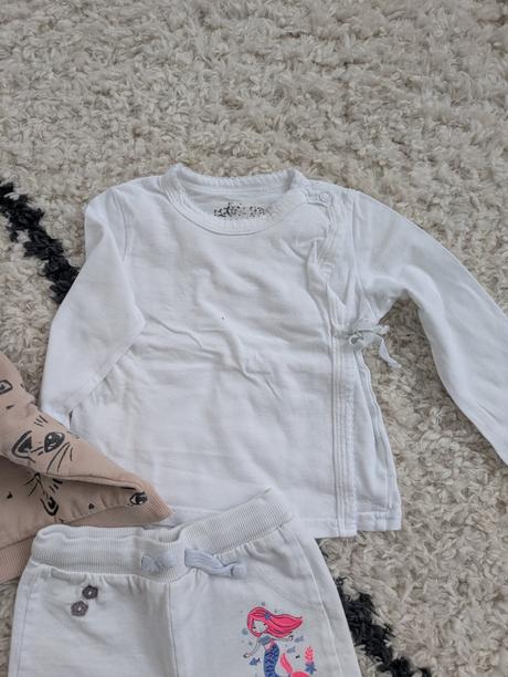 Mikina, tepláčiky a nátelník, 74