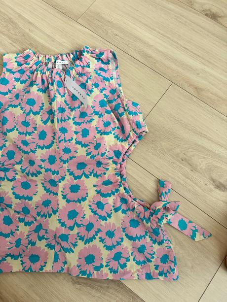 Kvietkovy top s vyrezmi, 36