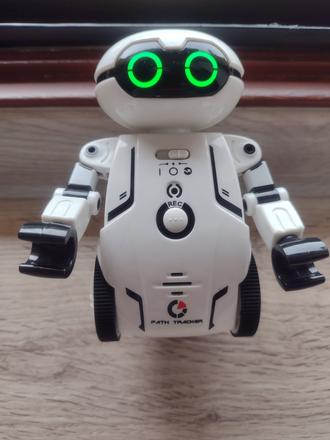 Robot silver lit maze breaker,