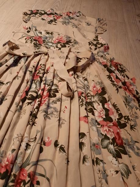 Kvetinkove saty, 158