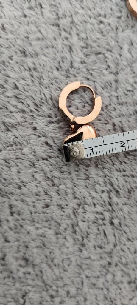 Náušnice z chirurgickej ocele, 