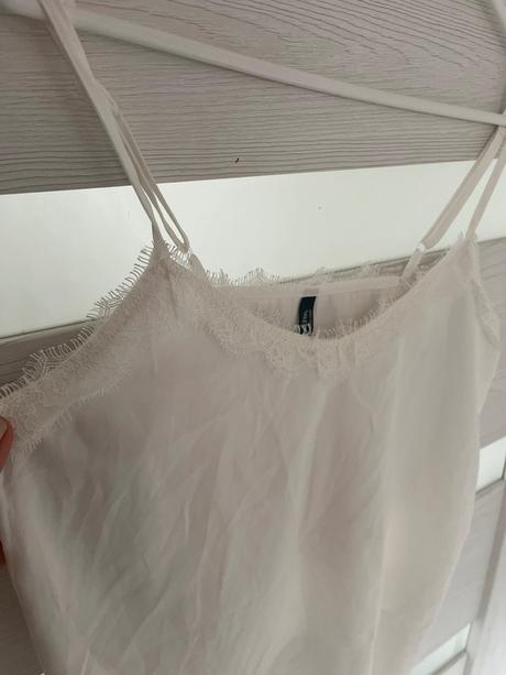 Saténových top na ramienka, s