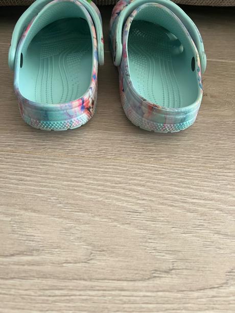 Belasé kvietkove crocs s ozdobami, veľkosť 36, crocs,36