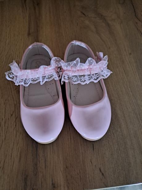 Ruzove topánočky, 24