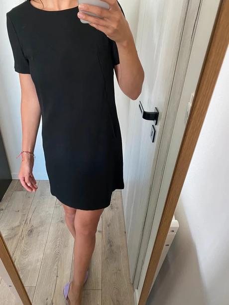 Čierne mini šaty, stradivarius,s