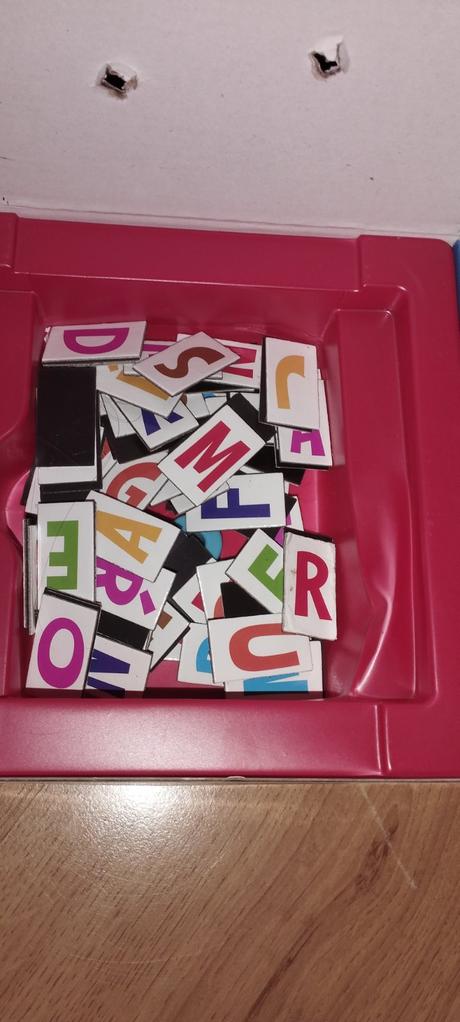 Magnetické písmená, 