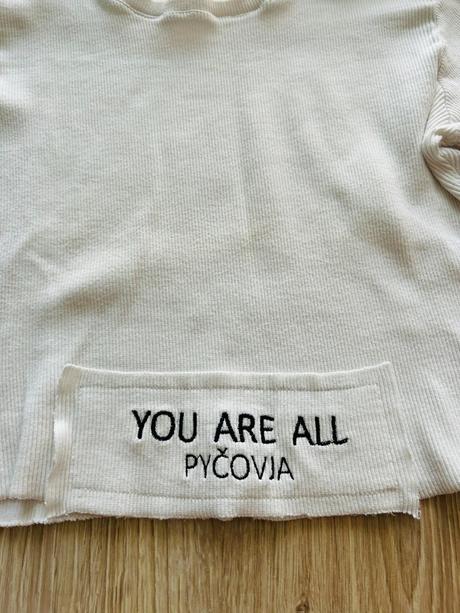 Krásne štýlové tričko českej značky no size, s