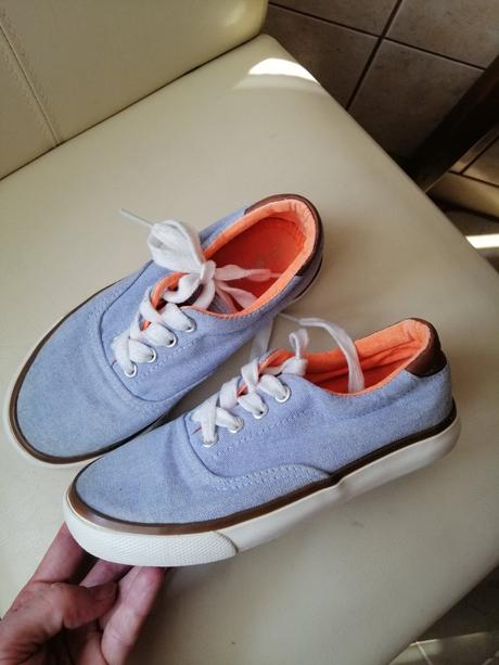 Plátené tenisky, 31