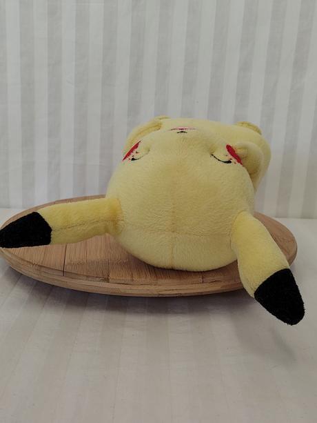 Zberateľsk plyšák pikachu tomy nintendo retro 2017,