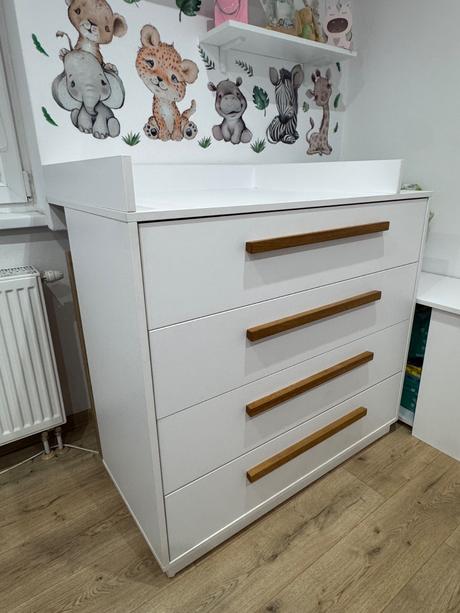 Komoda s prebaľovacím pultom, 