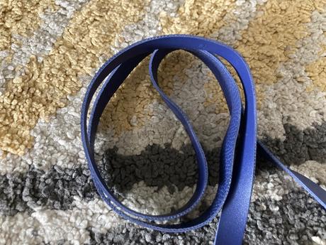 Malá modrá kabelka, reserved