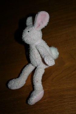 Plyšový zajačik s hrkálkou,