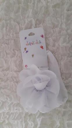 Biela čelenka s kvetom,