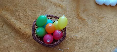 Krabičky veĺkonočné, plastové vajíčka v košíku,dre, 