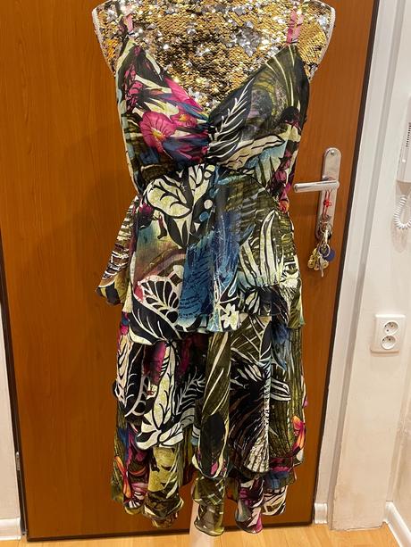 Letné saty na ramienka, 38