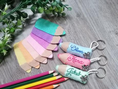 Kľúčenka pastelka,