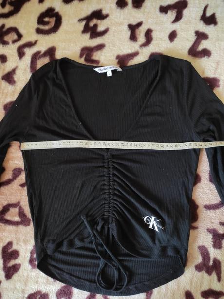 Elegantny elasticky top ck s vystrihom, dlhy rukav, calvin klein,s