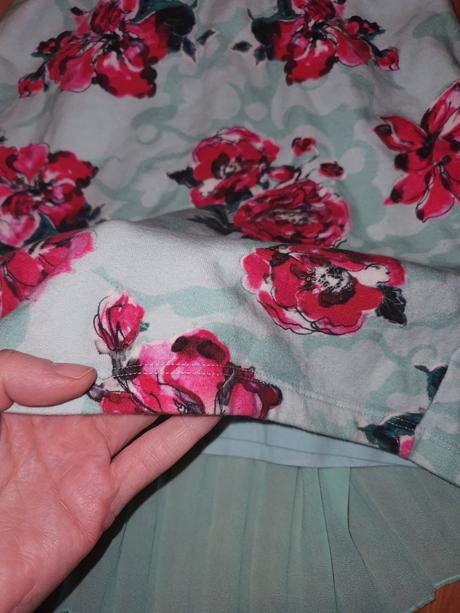 Prekrásne značkové šaty na zimu, 146