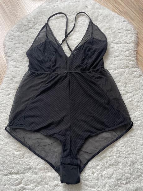 Cierne sietkovane body, l