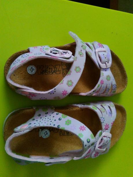 Sandálky, 27