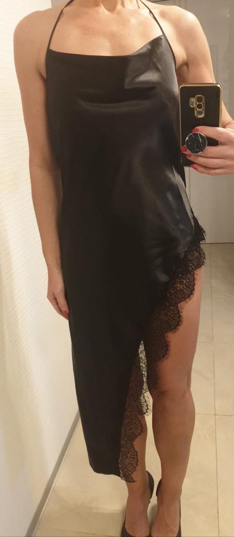 Čipkované satenove sexy šaty s razporkom, s