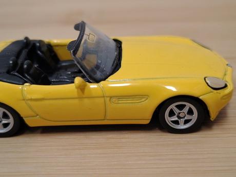 Zb model welly bmw z8 roadster yellow mattel 2010,