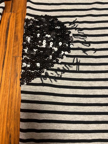 Predĺžené tričko missing johnny, s