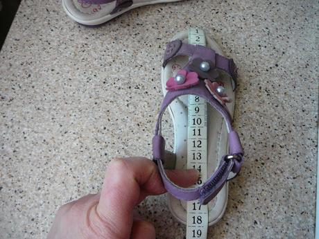 Sandalky pre paradnicu, 27