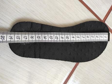 Topánky do vody, 28