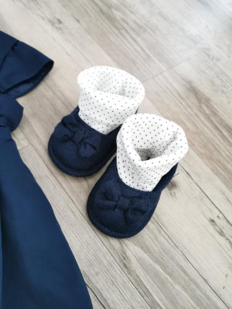 Modré slávnostné šaty twinkle a capačky, 50