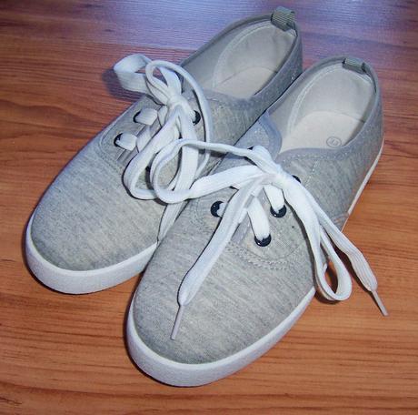 Sivé plátené tenisky, 33