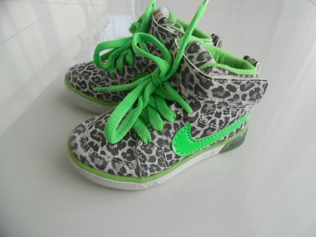 Vyššie prechodné botasky, 23